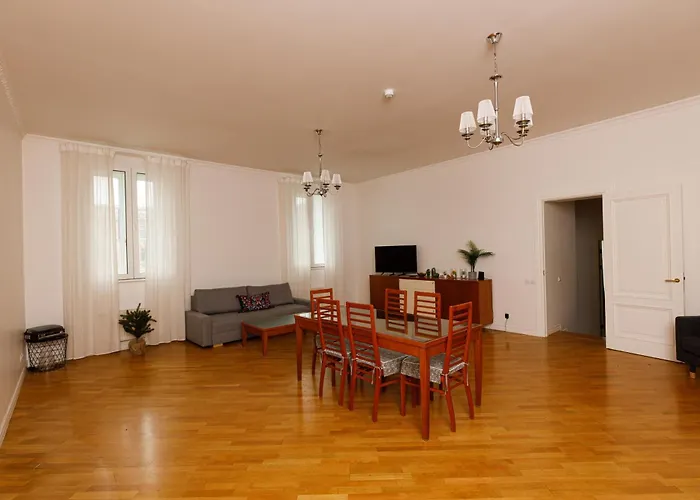 Two Bedroom Apartment In The Old Town